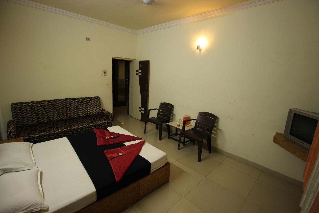 Hotel Laxmibai Palace Shirdi Ngoại thất bức ảnh