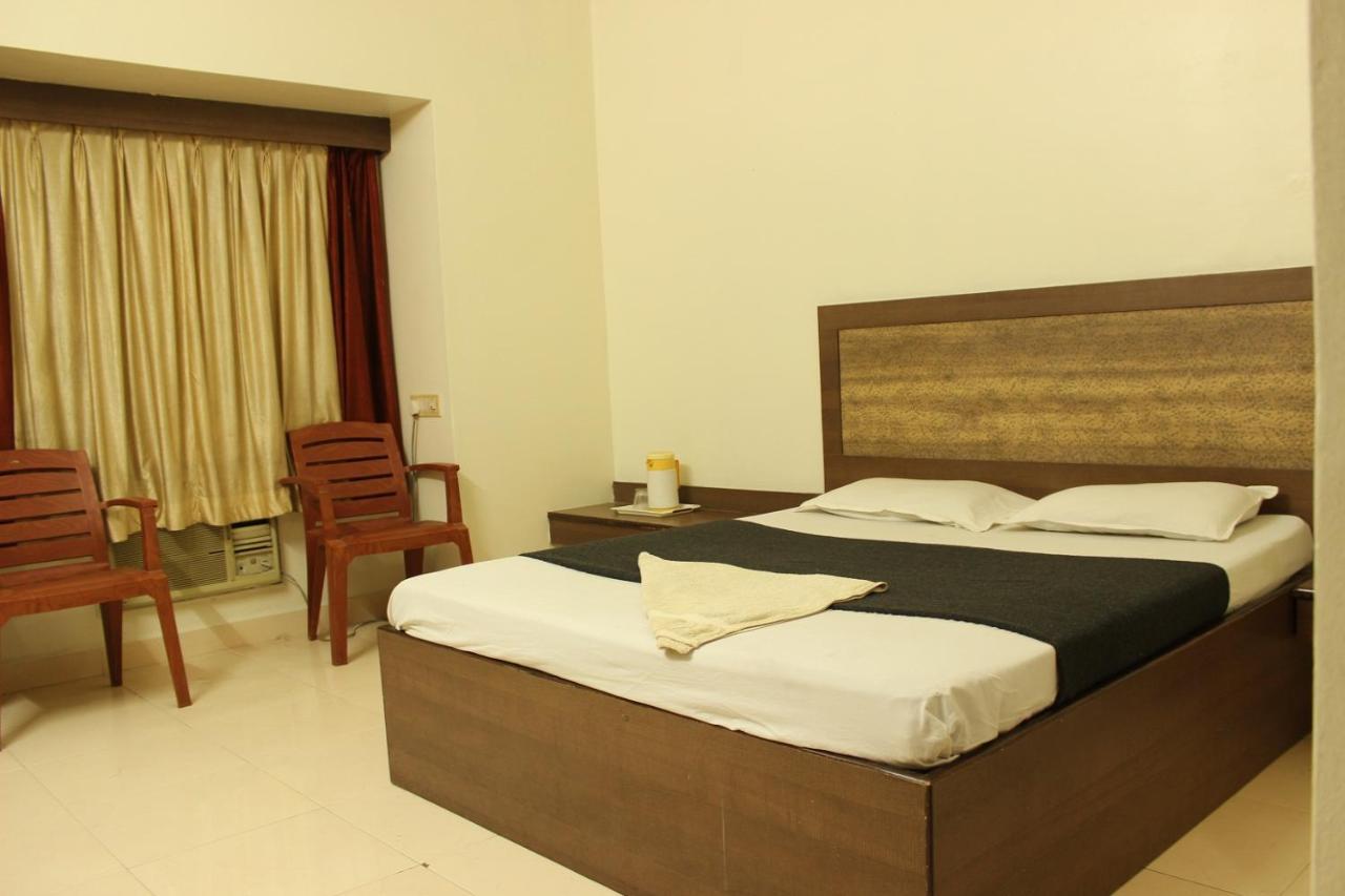 Hotel Laxmibai Palace Shirdi Ngoại thất bức ảnh