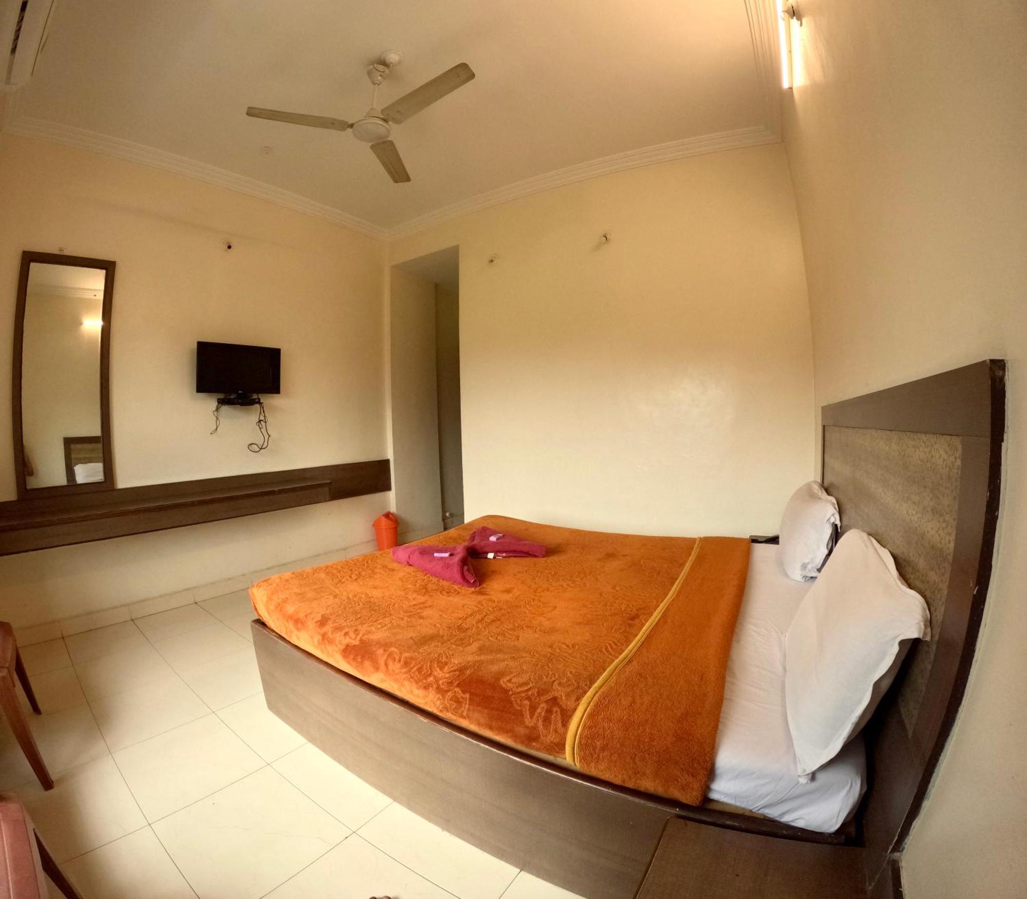 Hotel Laxmibai Palace Shirdi Ngoại thất bức ảnh