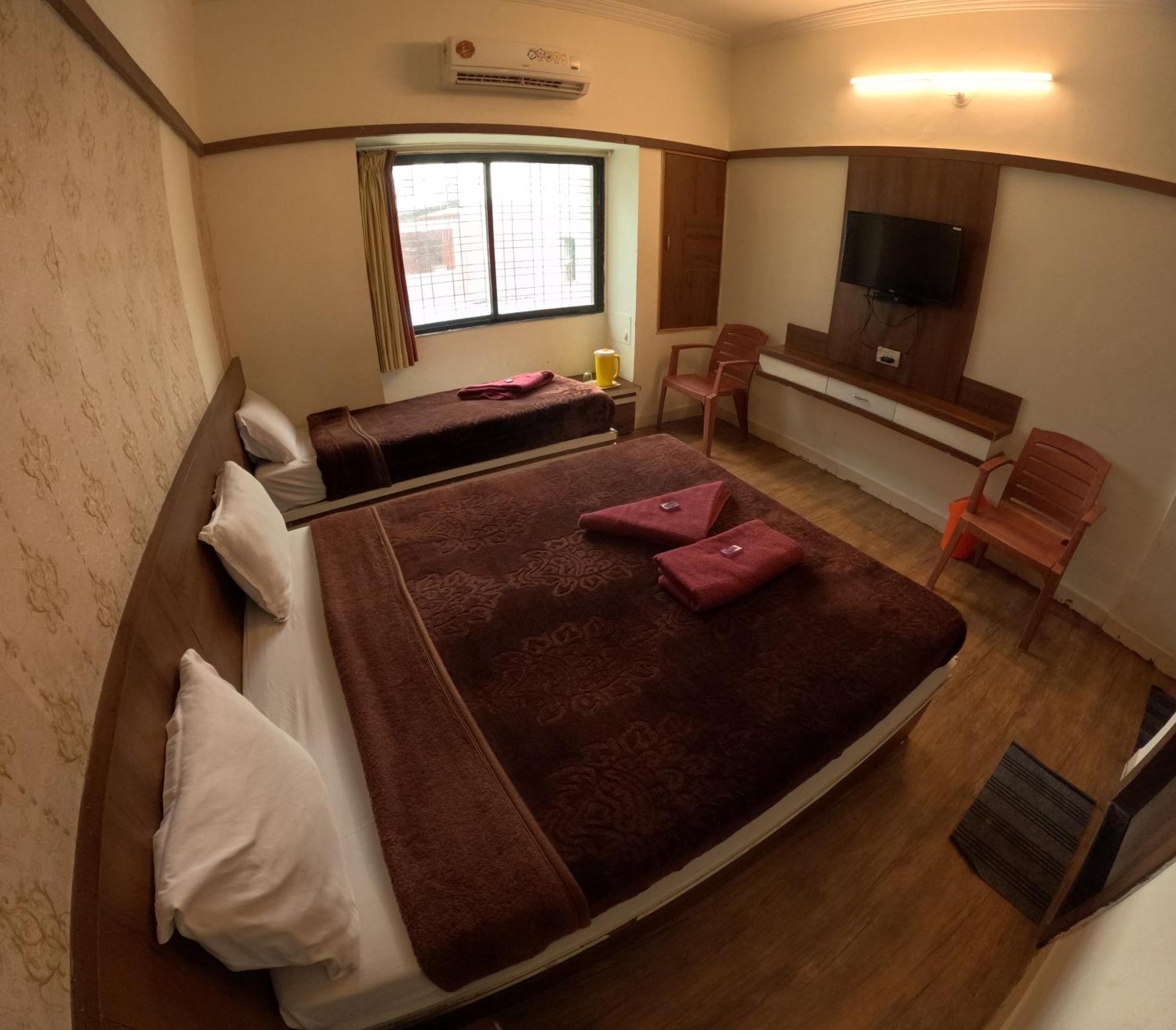 Hotel Laxmibai Palace Shirdi Ngoại thất bức ảnh