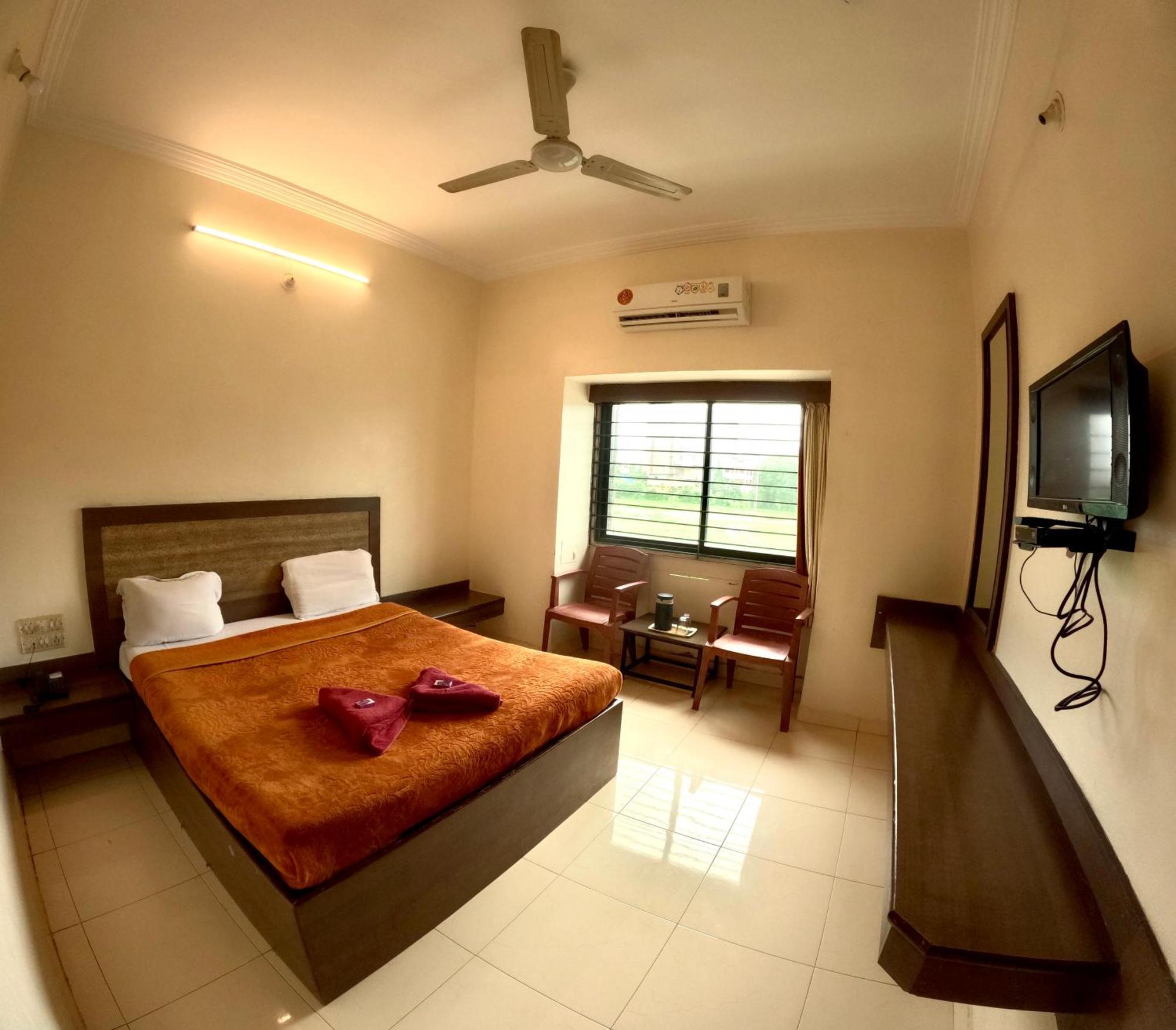 Hotel Laxmibai Palace Shirdi Ngoại thất bức ảnh