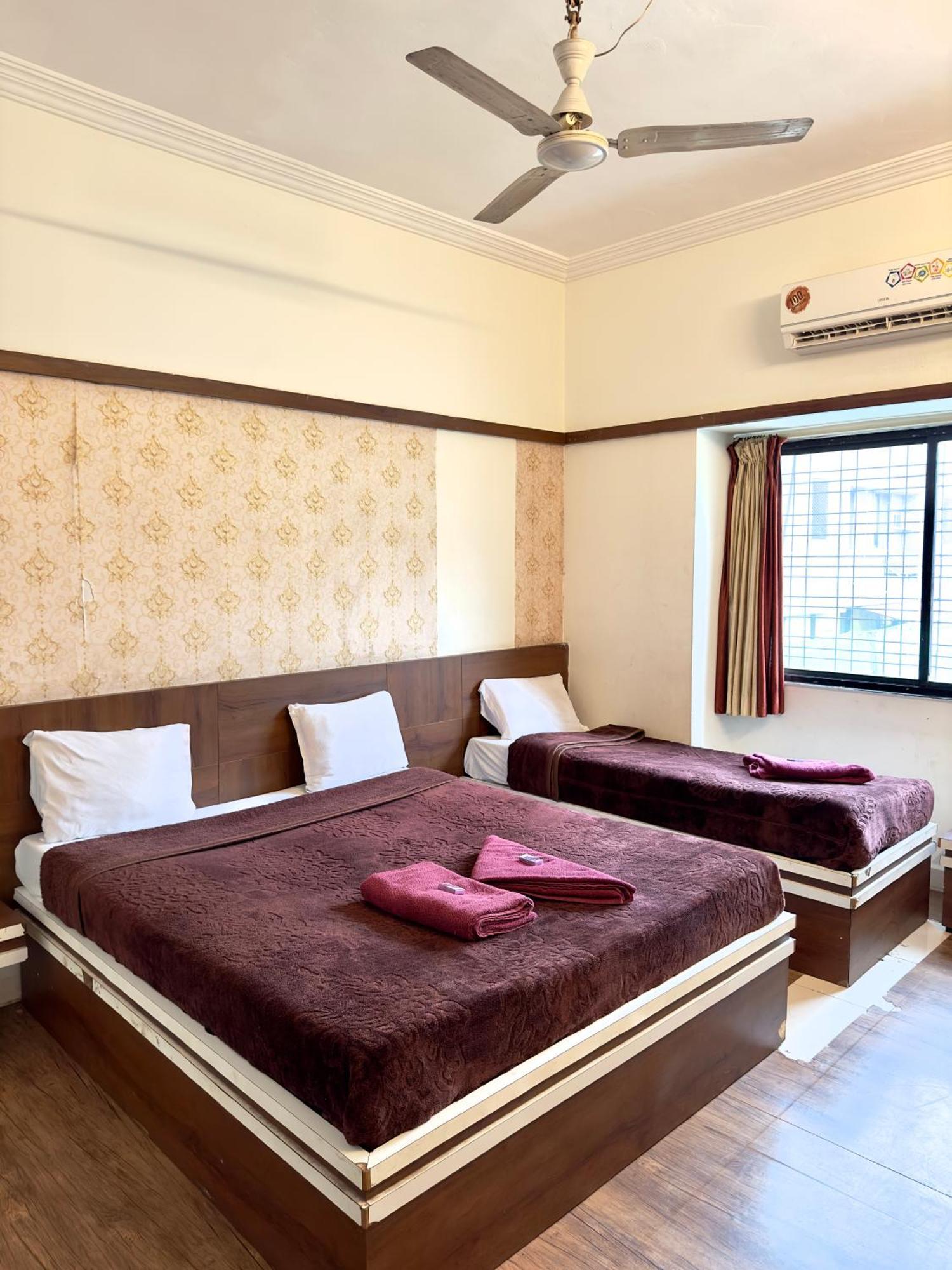 Hotel Laxmibai Palace Shirdi Ngoại thất bức ảnh